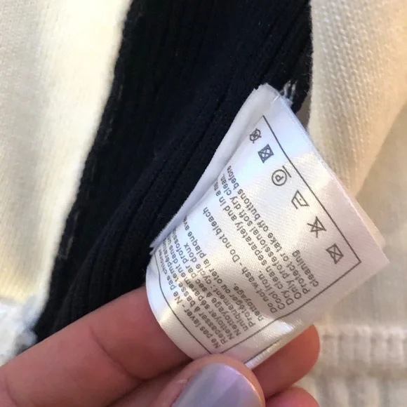 SOLD !!!Chanel CC jacket sweater size 36fr or 4-6us , Preowned 100% authentic!!! - Picture 8 of 11